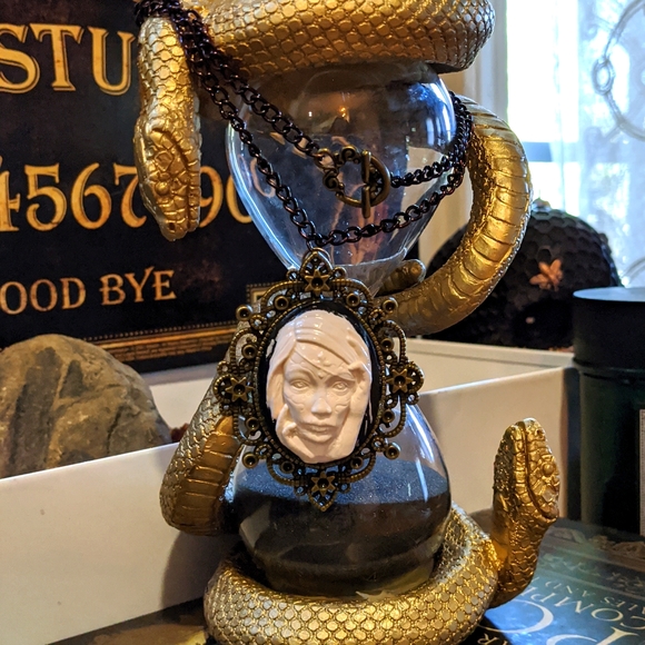 Día de los Muertos Cameo - Picture 1 of 8